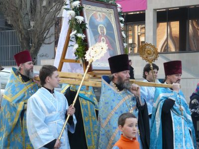 Крестный ход идет по улицам Самары