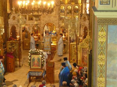 Божественную Литургию в Самарском кафедральном Покровском соборе возглавил архиепископ Самарский и Сызранский Сергий